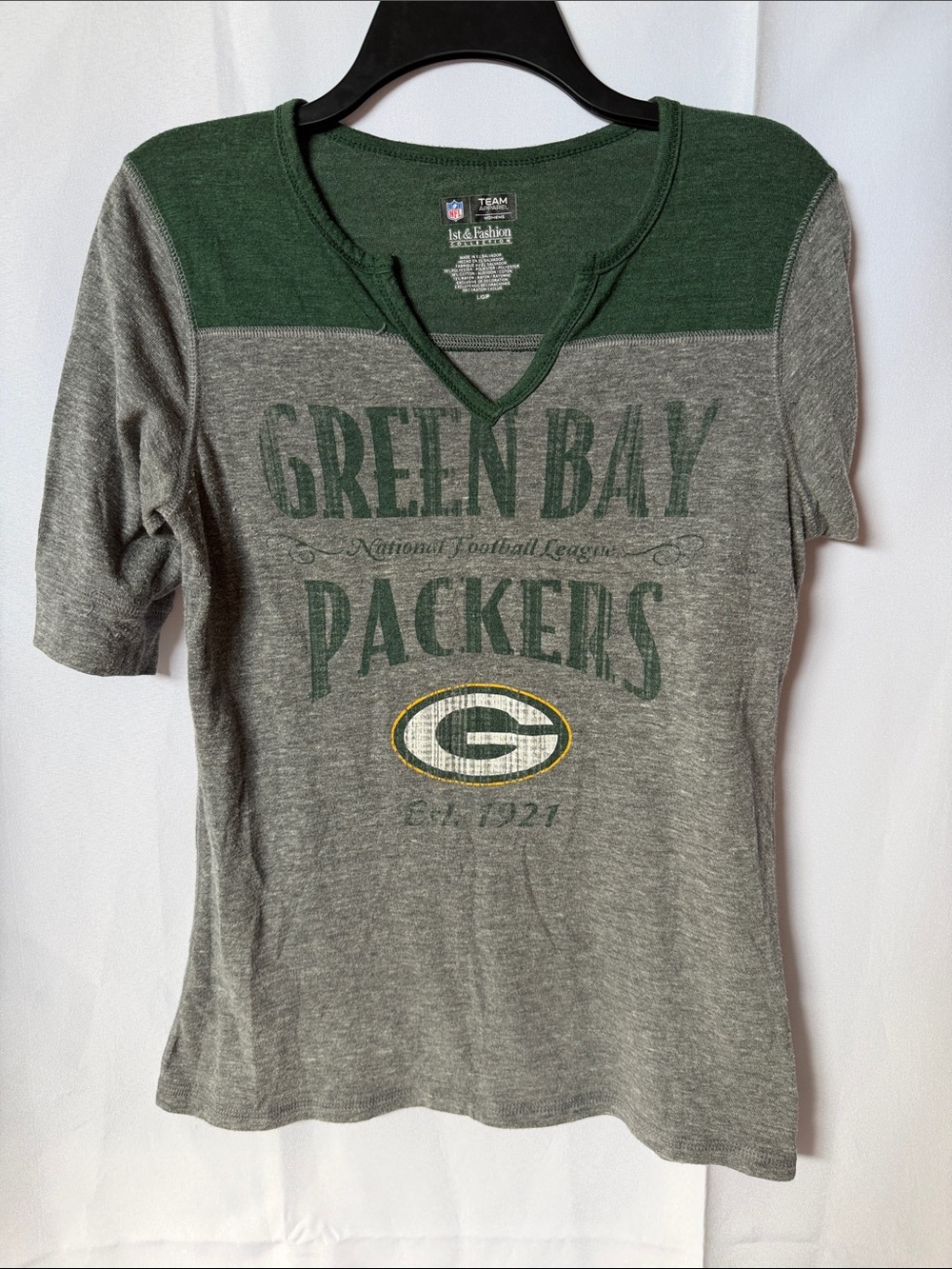 NFL Green Bay Packers Women's Gray and Green V-Neck Tee